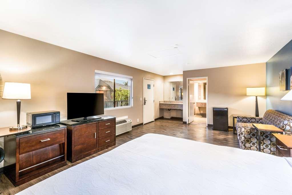 Hotel Hacienda At Ontario Ranch Room photo
