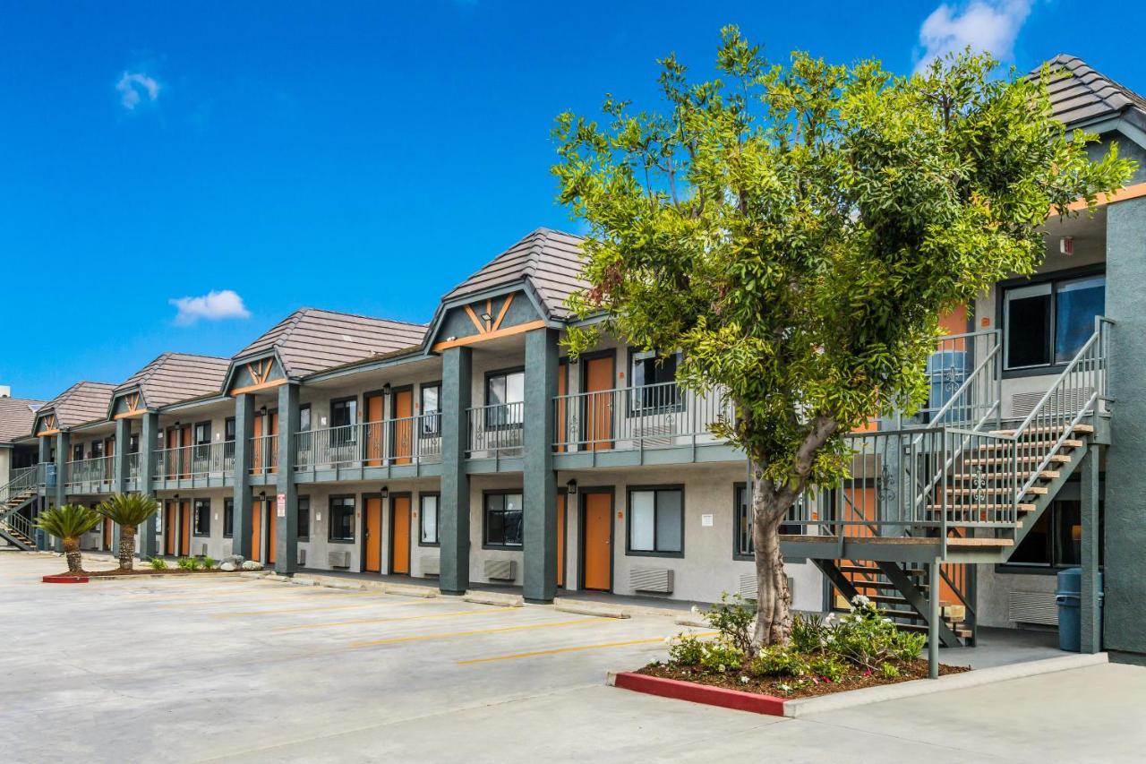 Hotel Hacienda At Ontario Ranch Exterior photo
