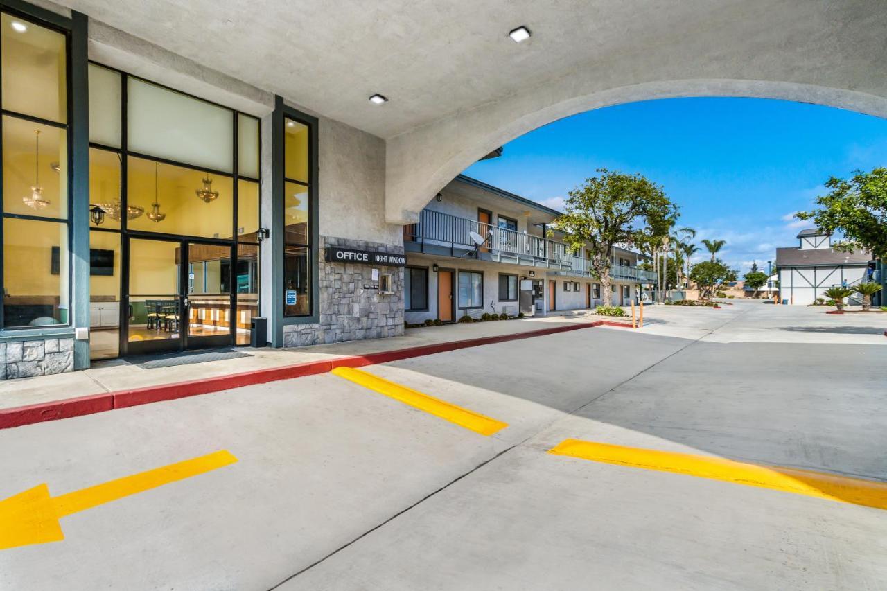 Hotel Hacienda At Ontario Ranch Exterior photo