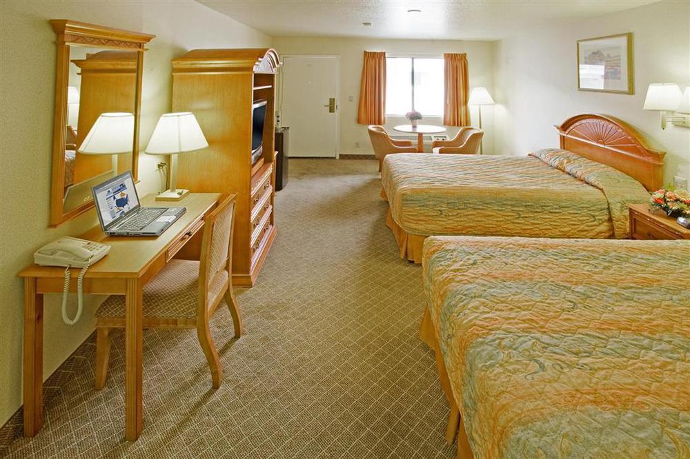 Hotel Hacienda At Ontario Ranch Room photo