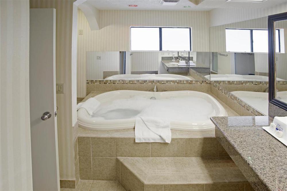 Hotel Hacienda At Ontario Ranch Room photo
